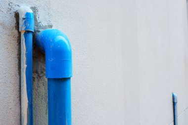 Evin arkasına PVC su boruları yerleştirildi..