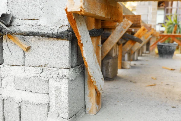 Bloque Ladrillo Cemento Poste Está Construyendo — Foto de Stock