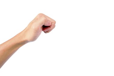 İnsanın eli beyaz arka planda izole edilmiş bir şekilde kapı çalınır.