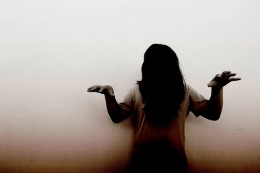 Korkunç Hayaletler Cadılar Bayramında Elbisenin konsepti harika.