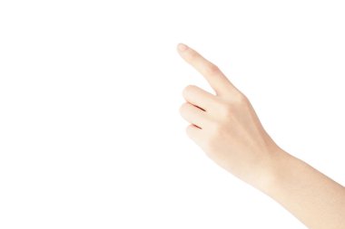 Bir kadının eli, işaret parmağıyla beyaz arka planda izole edilmiş bir şeyi gösterir.