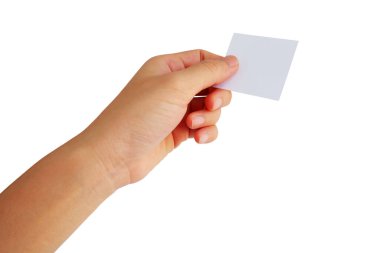 El, beyaz arkaplanda izole edilmiş beyaz not kağıdıdır.