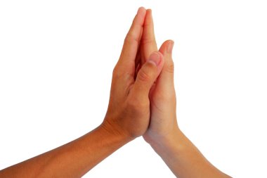 Erkek ve kadın avuçlarını kullanıyor. Birbirlerine dokunuyorlar. Beyaz arka planda izole haldeler.