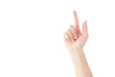 Asyalı bir kadının eli, beyaz arka planda izole edilmiş bu doğru ya da noktayı işaret ediyor.