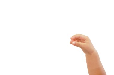 Şişko Asyalı çocuğun eli uzanıyor beyaz arka planda bir şeyler yakalamak için.