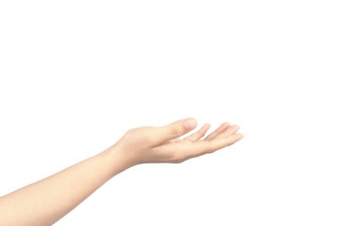 Kadının eli uzanıp, beyaz arka planda izole edilmiş bir şekilde verir.