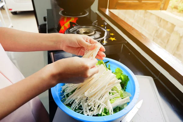 Hand Woman Being Prepared Flammulina Velutipes Needle Mushroom Vegetables Bowl — Stock Photo, Image