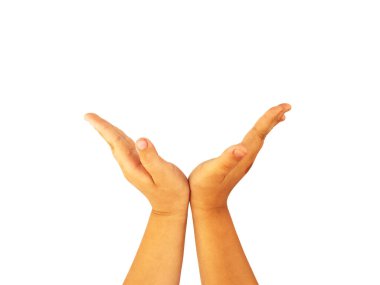 Beyaz arka planda izole edilmiş el işaretini gösteren el hareketleriyle şişman bir kız.