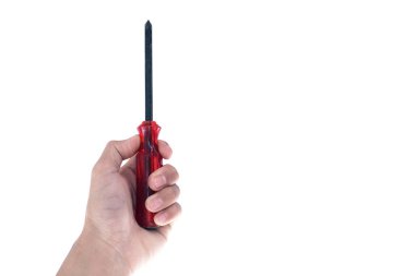 Beyaz arkaplanda kırmızı bir tornavida tutan el..