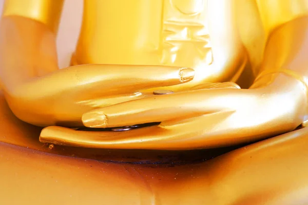 Goldbuddha Auf Weißem Hintergrund — Stockfoto