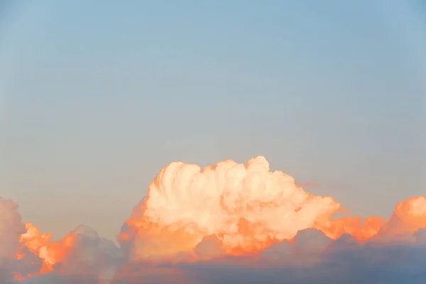 Gran Nube Roja Cielo Por Noche —  Fotos de Stock