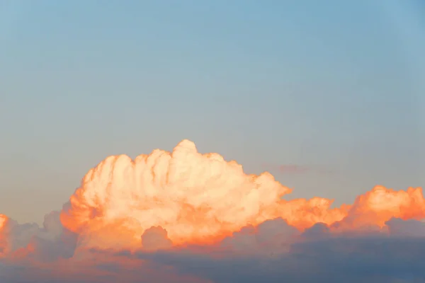 Gran Nube Roja Cielo Por Noche —  Fotos de Stock