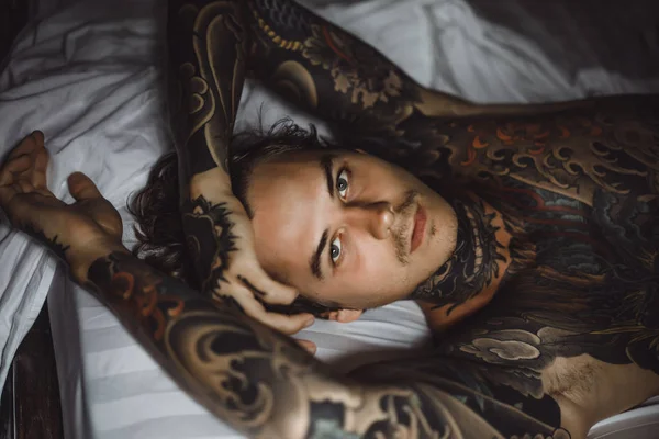 Handsome Young Tattooed Man Relaxing White Bed — Stock Photo, Image