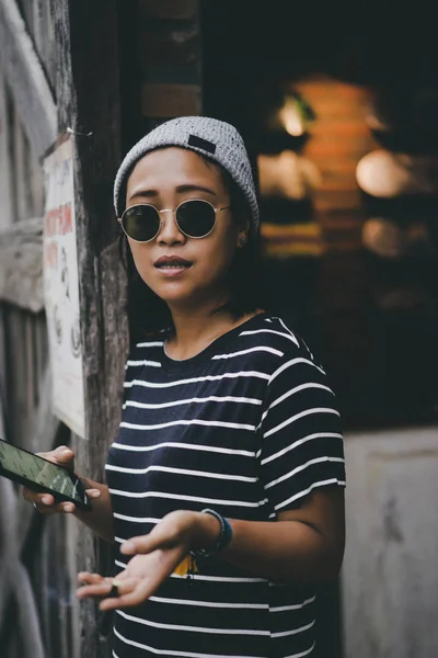 Indonesian Girl Hipster Gray Hat Sunglasses Beautiful Stylish Asian Woman — Stock Photo, Image