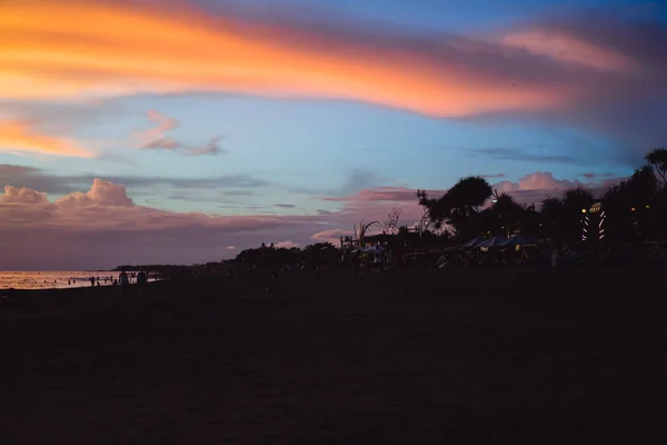 Tramonto Sull Oceano Bellissimo Cielo Luminoso Riflesso Acqua Onde — Foto Stock