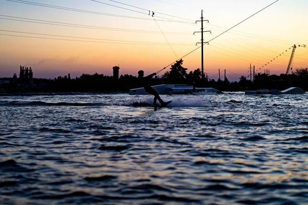 Schönes Mädchen Mit Langen Haaren Mit Wakeboard — Stockfoto