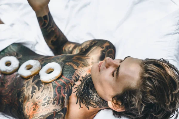 Young Handsome Tattooed Man Having Breakfast Bed Open Air Outdoors — Stock Photo, Image