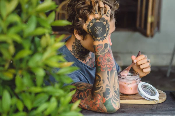Useful Breakfast Beautiful Breakfast Feed Men Hands Tattoos — Stock Photo, Image
