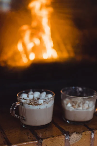 Cocoa Mugs Marshmallows Fireplace — Stock Photo, Image