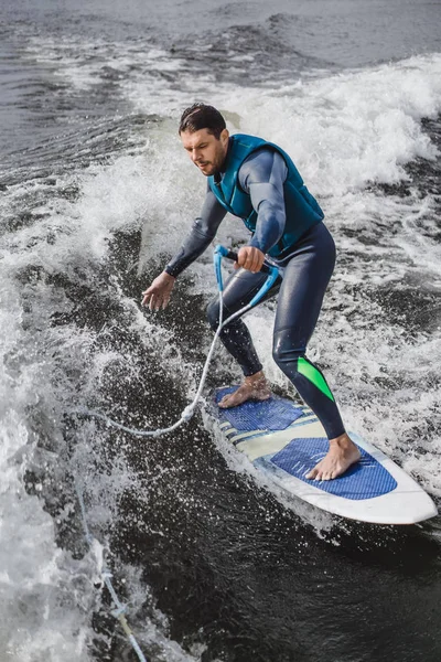 Uomo Che Surf Onda Dalla Barca — Foto Stock