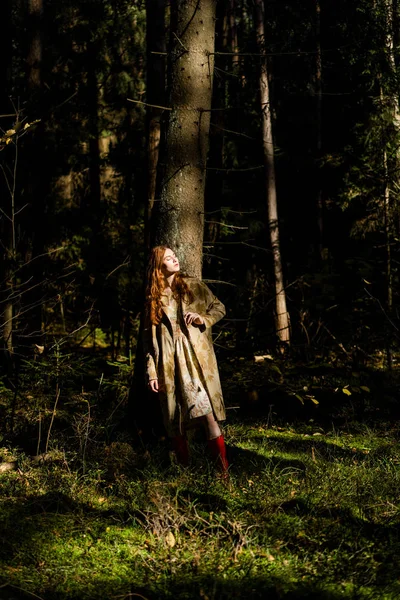 Young Woman Long Red Hair Linen Dress Gathering Mushrooms Forest — 스톡 사진
