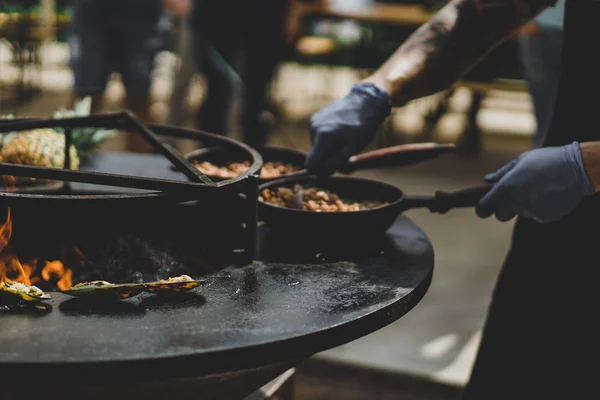 Cooking Open Fire Mussels — Stock Photo, Image