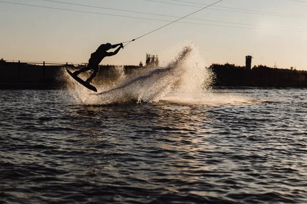 Wakeboard Wakeboarding Springen Bei Sonnenuntergang — Stockfoto