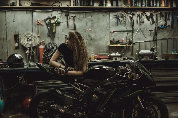 Beautiful Girl Long Hair Garage Repairing Motorcycle — Stock Photo, Image