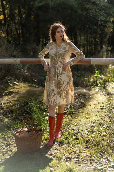 Young Woman Long Red Hair Linen Dress Gathering Mushrooms Forest — ストック写真