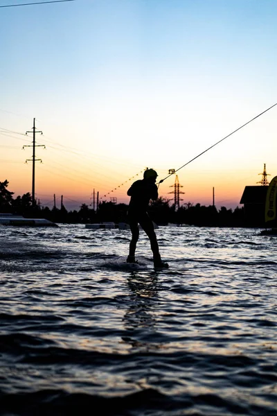 Wakeboard Wakeboarden Springen Bij Zonsondergang — Stockfoto