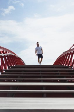 Amsterdam, python köprü köprüde adam