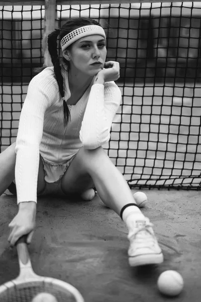 Retrato Una Hermosa Mujer Jugando Tenis Aire Libre — Foto de Stock