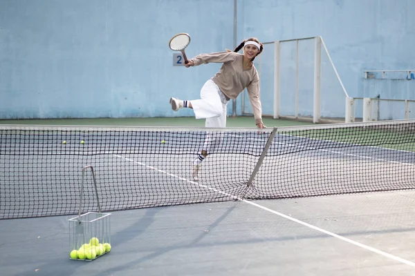 Jeune Femme Jouant Tennis — Photo