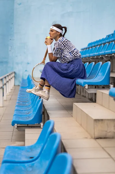 Tenis Kortu Raket Ile Başarılı Sporcumuz Sağlıklı Yaşam — Stok fotoğraf