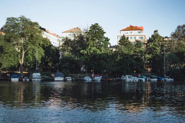 Sailing Boats Yachts Pier Stockholm Front City Center — Stock Photo, Image