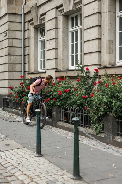 Young Man Riding Bicycle Street — Stock Photo, Image