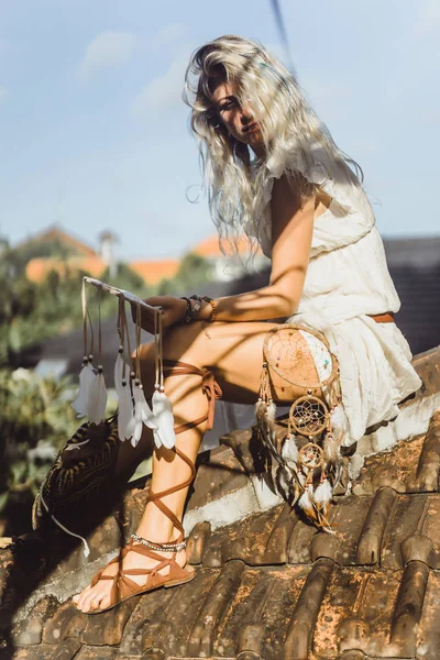 Indianerin Auf Dem Dach Traumfänger Schöne Blonde Mädchen Mit Traumfängern — Stockfoto
