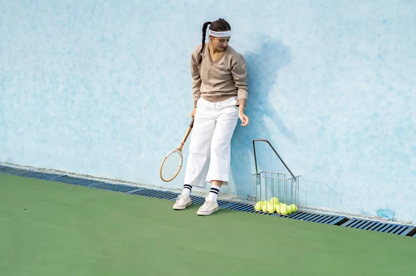 Giovane Donna Che Gioca Tennis — Foto Stock