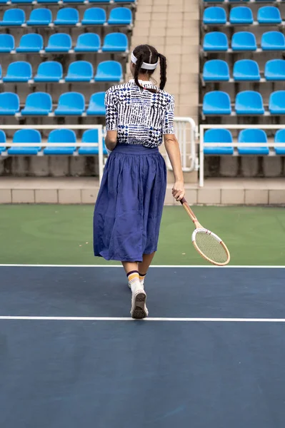 Tenis Kortu Raket Ile Başarılı Sporcumuz Sağlıklı Yaşam — Stok fotoğraf