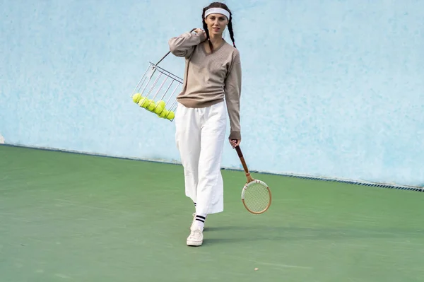 Young Woman Playing Tennis — Stock Photo, Image