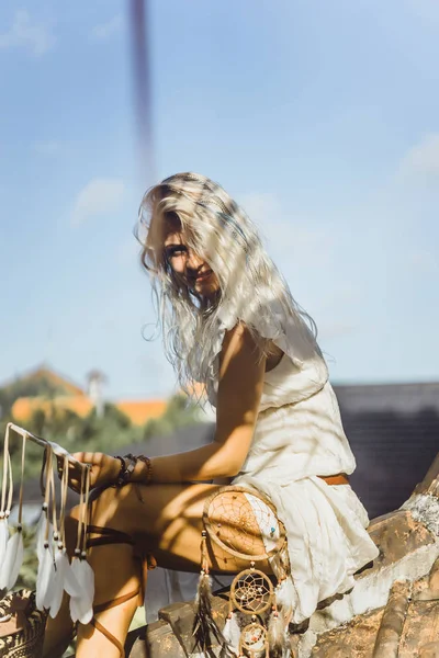 Indiase Meisje Het Dak Dream Catcher Mooi Blonde Meisje Met — Stockfoto