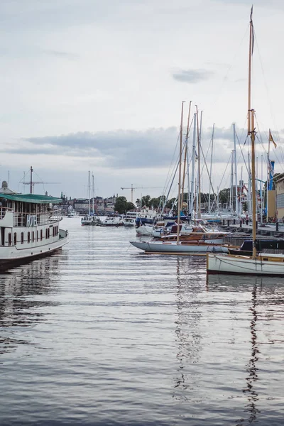 Veleros Yates Muelle Estocolmo Frente Centro Ciudad — Foto de Stock