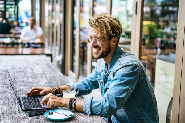 Young Attractive Business Man Cafe Works Laptop Drinks Coffee — Stock Photo, Image