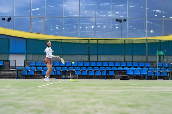 Tennisspelare Gröna Domstolen Gräs — Stockfoto