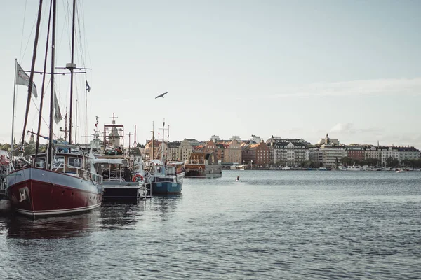 Sailing Boats Yachts Pier Stockholm Front City Center — Stock Photo, Image