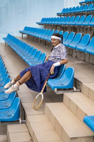 Tenis Kortu Raket Ile Başarılı Sporcumuz Sağlıklı Yaşam — Stok fotoğraf