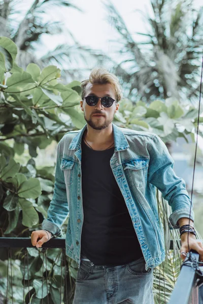 Young Attractive Man Posing Tropical Location Background Palm Trees Greenery — Stock Photo, Image