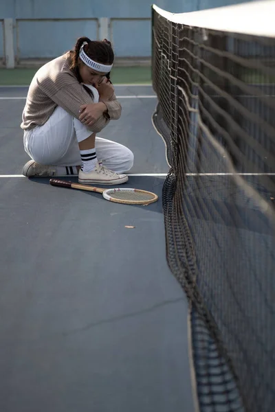 Tenis Oynayan Genç Bir Kadın — Stok fotoğraf