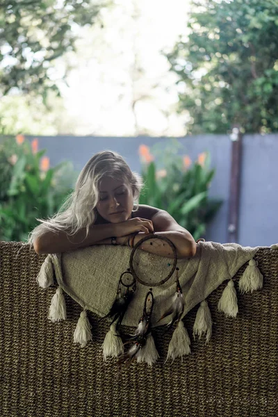 Menina Indiana Casa Apanhadores Sonhos Linda Menina Loira Com Apanhadores — Fotografia de Stock