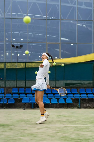Joueuse Tennis Sur Gazon Vert — Photo